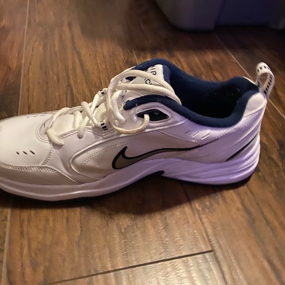 Authentic Nike Men”s Sneakers size11 NWOT - Picture 6 of 11